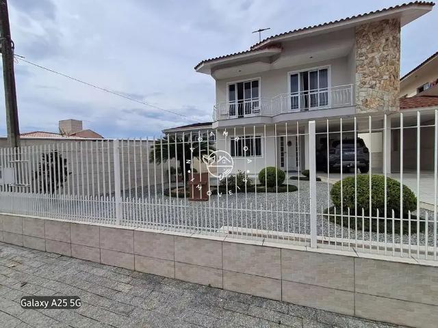 Casa / Sobrado para Venda em Palhoça/SC Centro 3 Quartos