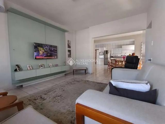 Casa / Sobrado para Venda em Palhoça/SC Centro 3 Quartos