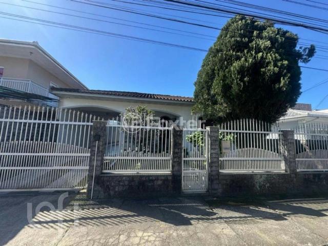 Casa / Sobrado para Venda em Palhoça/SC Centro 4 Quartos