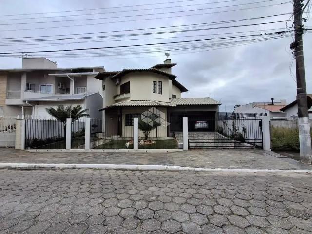Casa / Sobrado para Venda em Palhoça/SC Centro 4 Quartos
