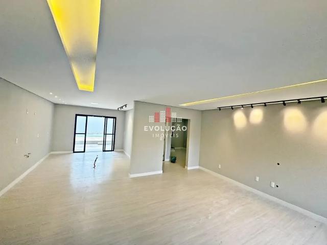 Casa / Sobrado para Venda em Palhoça/SC Centro 4 Quartos