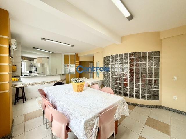 Casa / Sobrado para Venda em Palhoça/SC Centro 4 Quartos
