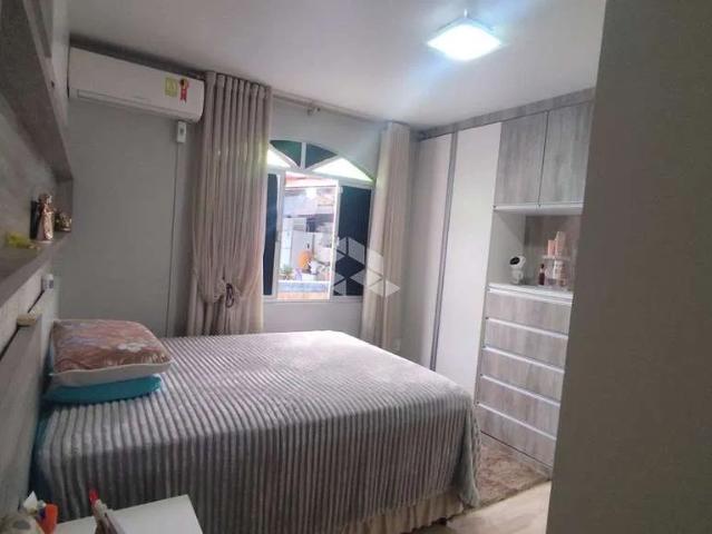 Casa / Sobrado para Venda em Palhoça/SC Aririu 3 Quartos