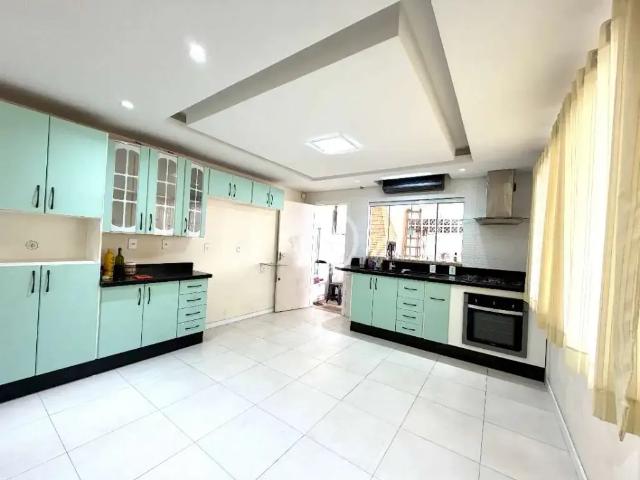 Casa / Sobrado para Venda em Palhoça/SC Aririu 3 Quartos
