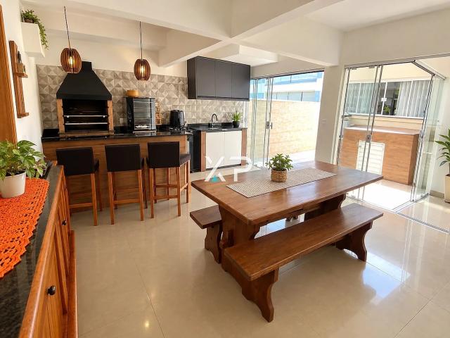 Casa / Sobrado para Venda em Palhoça/SC Aririu 3 Quartos