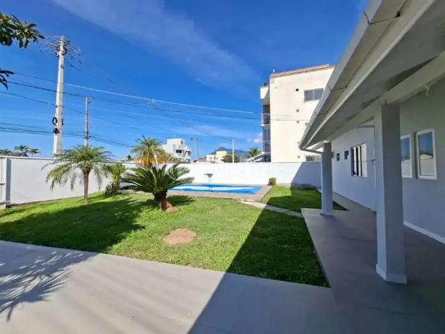 Casa / Sobrado para Venda em Palhoça/SC Aririu 3 Quartos