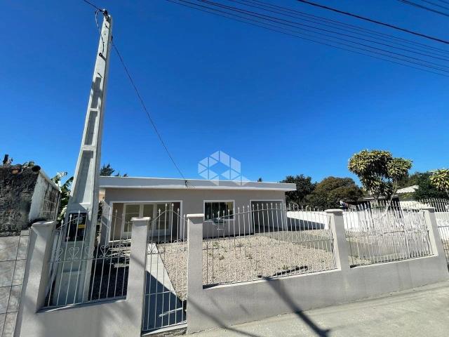 Casa / Sobrado para Venda em Palhoça/SC Barra do Aririú 4 Quartos
