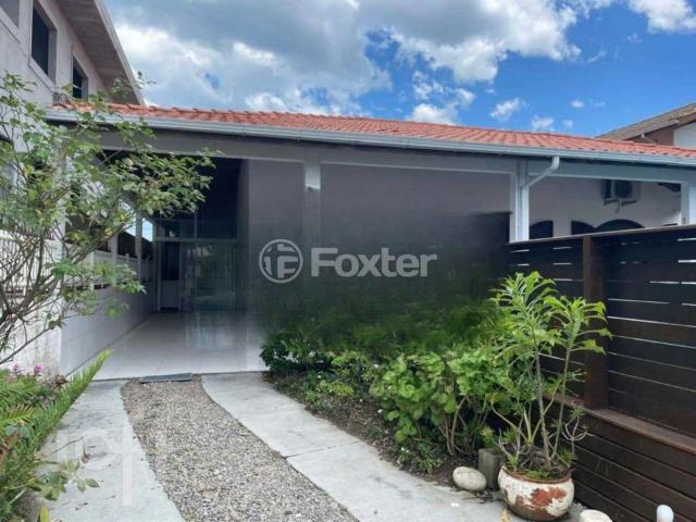 Casa / Sobrado para Venda em Palhoça/SC Enseada de Brito 4 Quartos
