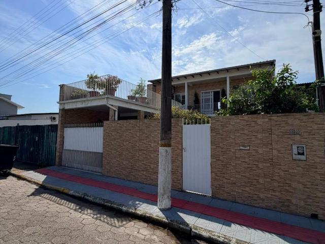 Casa / Sobrado para Venda em Palhoça/SC Ponte do Imaruim 3 Quartos