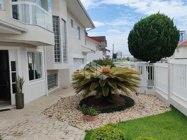 Casa / Sobrado para Venda em Palhoça/SC Pagani 4 Quartos