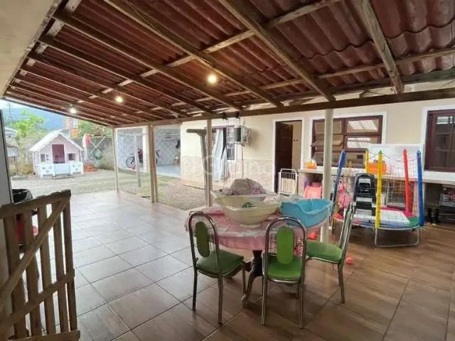Casa / Sobrado para Venda em Palhoça/SC Passa Vinte 5 Quartos