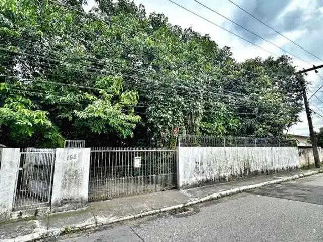 Casa / Sobrado para Venda em Palhoça/SC Passa Vinte 4 Quartos