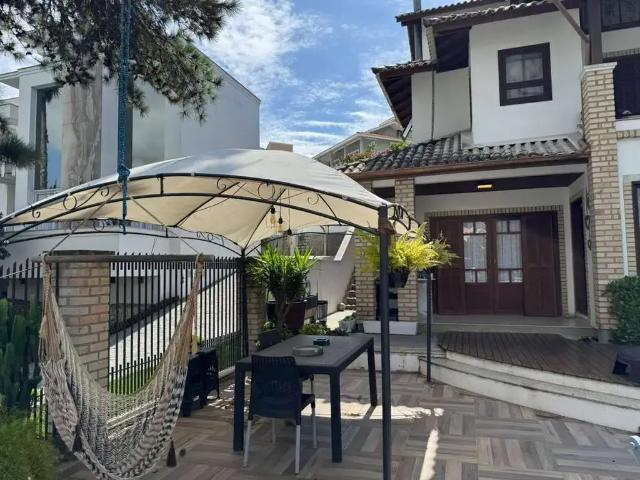 Casa / Sobrado para Venda em Palhoça/SC Pedra Branca 3 Quartos