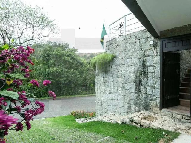 Casa / Sobrado para Venda em Palhoça/SC Pedra Branca 3 Quartos