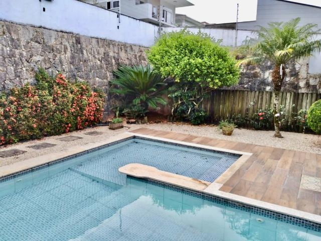 Casa / Sobrado para Venda em Palhoça/SC Pedra Branca 3 Quartos