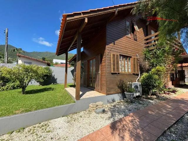 Casa / Sobrado para Venda em Palhoça/SC Praia de Fora 4 Quartos