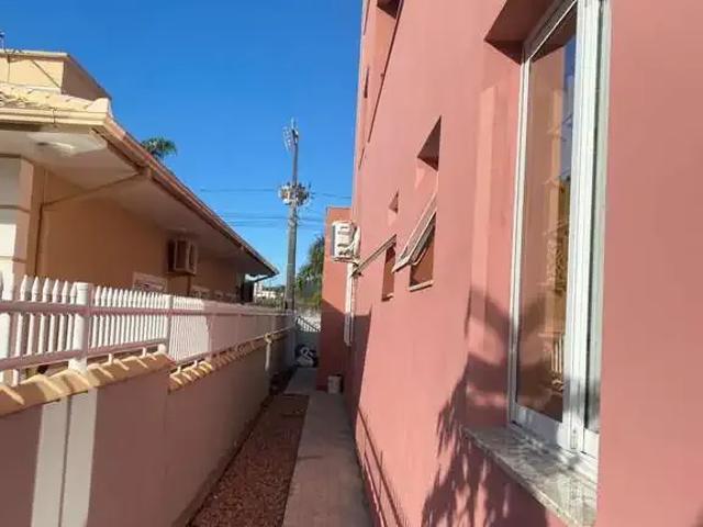 Casa / Sobrado para Venda em Palhoça/SC Praia de Fora 3 Quartos