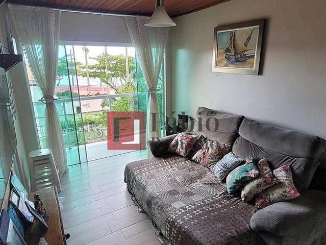Casa / Sobrado para Venda em Palhoça/SC Praia de Fora 3 Quartos