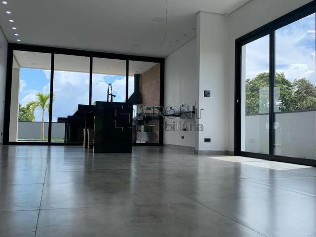 Casa / Sobrado para Venda em Paranapanema/SP Centro 4 Quartos