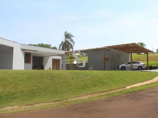 Casa / Sobrado para Venda em Pardinho/SP Centro 4 Quartos
