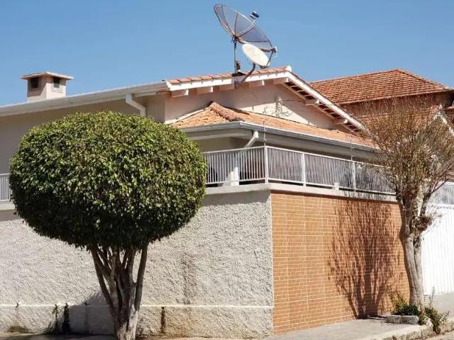 Casa / Sobrado para Venda em Passa Quatro/MG Centro 3 Quartos