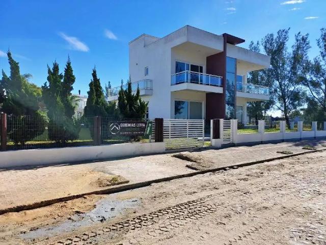 Casa / Sobrado para Venda em Passo de Torres/SC Bela Torres 4 Quartos