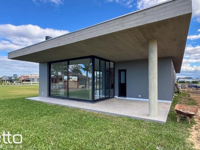 Casa / Sobrado para Venda em Passo de Torres/SC Centro 3 Quartos