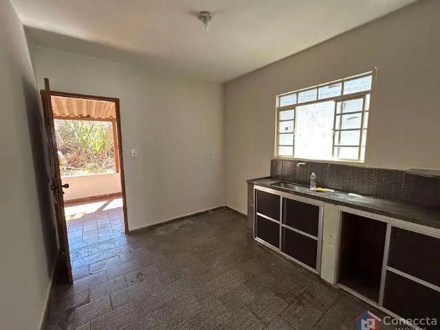 Casa / Sobrado para Venda em Patos de Minas/MG Nova Floresta 2 Quartos