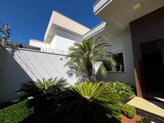Casa / Sobrado para Venda em Patos de Minas/MG Alto Limoeiro 3 Quartos