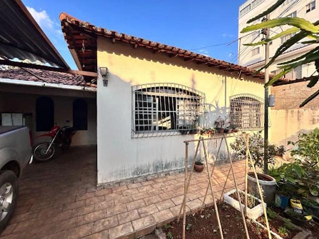Casa / Sobrado para Venda em Patos de Minas/MG Centro 3 Quartos