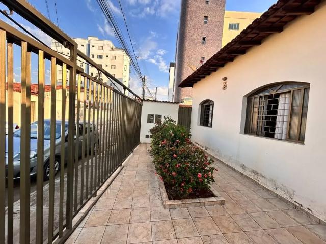 Casa / Sobrado para Venda em Patos de Minas/MG Cônego Getúlio 3 Quartos
