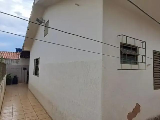 Casa / Sobrado para Venda em Patos de Minas/MG Copacabana 4 Quartos