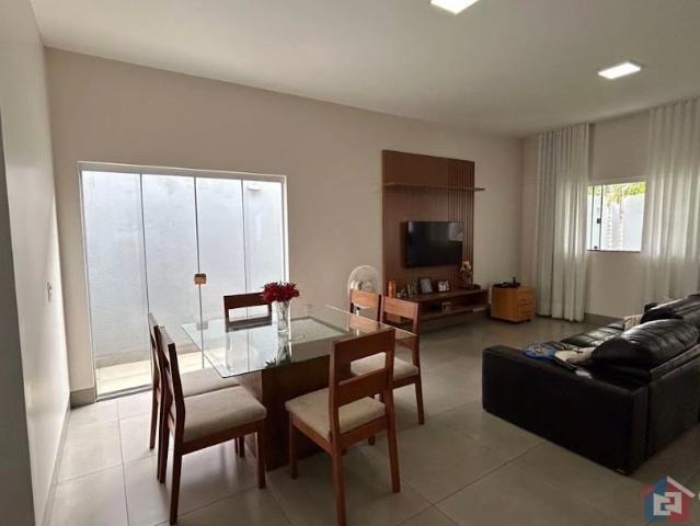 Casa / Sobrado para Venda em Patos de Minas/MG Valparaíso 3 Quartos