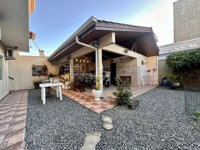 Casa / Sobrado para Venda em Penha/SC Centro 6 Quartos