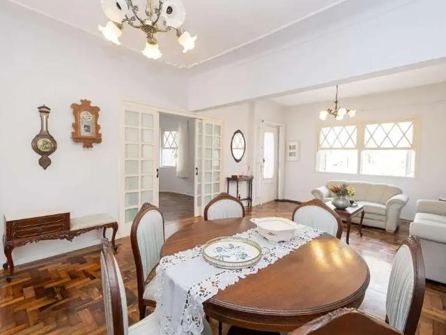 Casa / Sobrado para Venda em Pelotas/RS Centro 3 Quartos