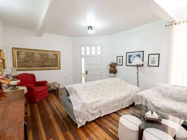 Casa / Sobrado para Venda em Pelotas/RS Centro 4 Quartos