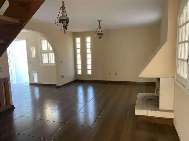 Casa / Sobrado para Venda em Pelotas/RS Centro 4 Quartos