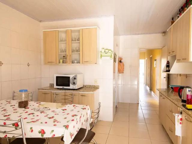 Casa / Sobrado para Venda em Pelotas/RS Areal 4 Quartos