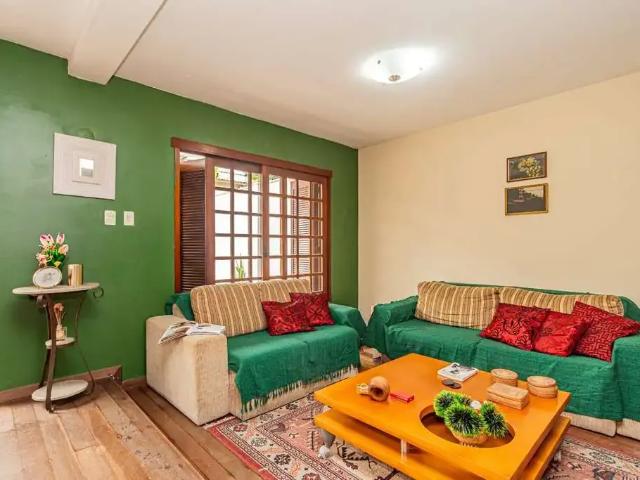 Casa / Sobrado para Venda em Pelotas/RS Areal 4 Quartos