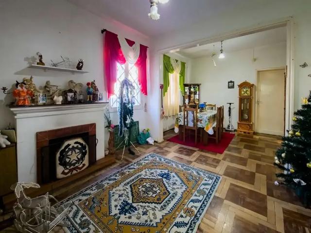 Casa / Sobrado para Venda em Pelotas/RS Areal 4 Quartos
