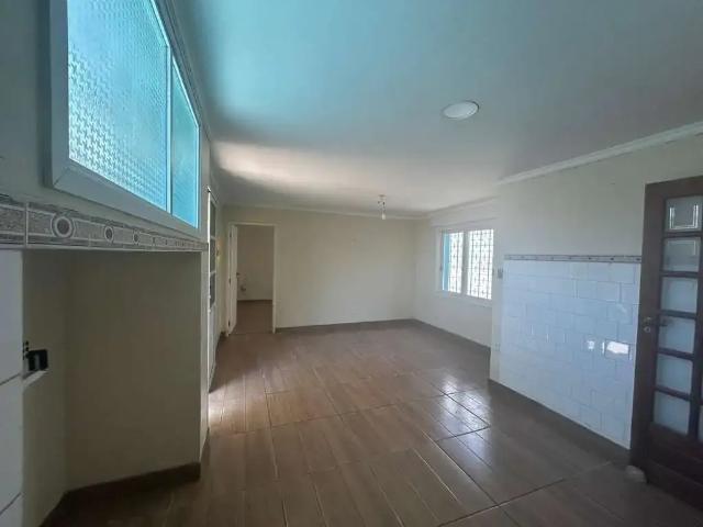 Casa / Sobrado para Venda em Pelotas/RS Areal 4 Quartos