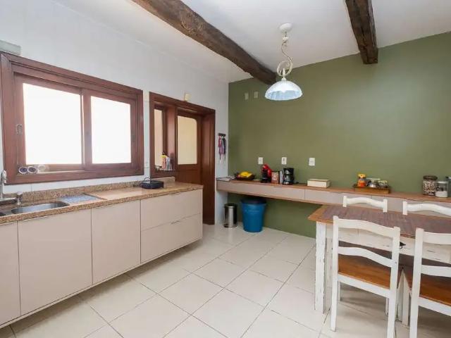 Casa / Sobrado para Venda em Pelotas/RS Areal 5 Quartos