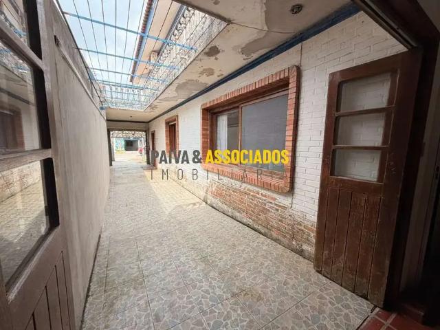 Casa / Sobrado para Venda em Pelotas/RS Areal 5 Quartos