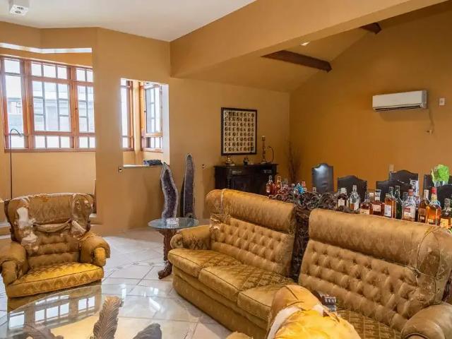 Casa / Sobrado para Venda em Pelotas/RS Areal 5 Quartos
