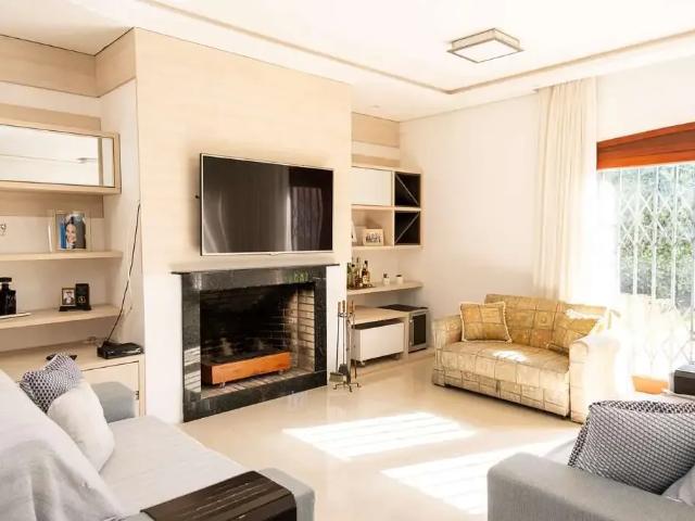 Casa / Sobrado para Venda em Pelotas/RS Areal 6 Quartos