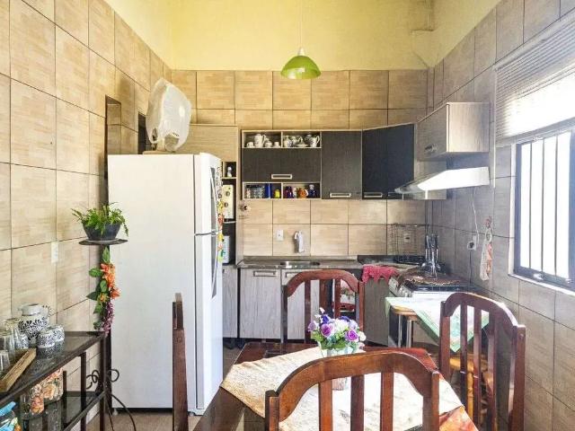 Casa / Sobrado para Venda em Pelotas/RS Fragata 5 Quartos