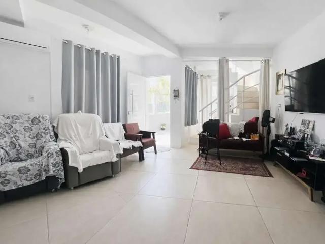 Casa / Sobrado para Venda em Pelotas/RS Fragata 2 Quartos