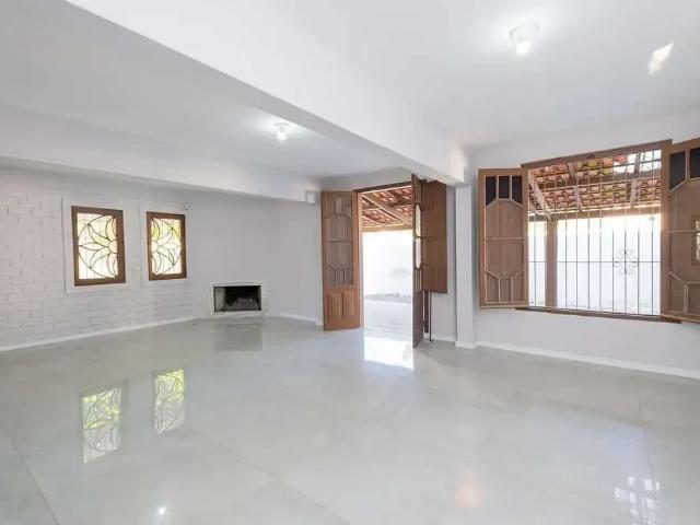 Casa / Sobrado para Venda em Pelotas/RS Laranjal 3 Quartos