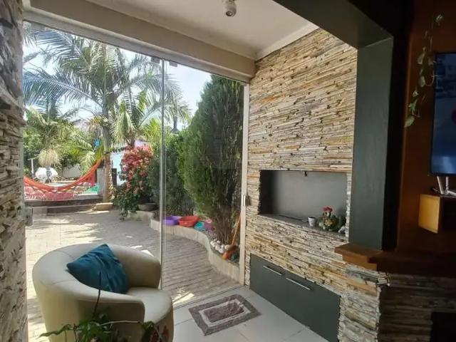 Casa / Sobrado para Venda em Pelotas/RS Laranjal 3 Quartos