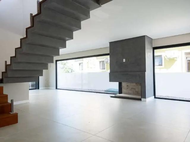 Casa / Sobrado para Venda em Pelotas/RS Laranjal 4 Quartos